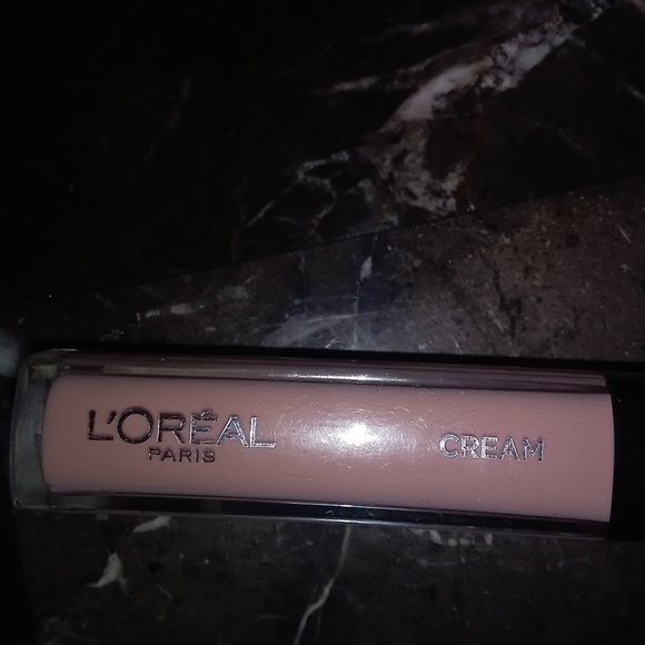 L'Oreal Paris Infallible Mega Cream Lip Gloss - Picture 3 of 4